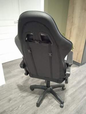 Комп'ютерне ігрове крісло Huzaro Black